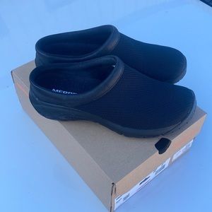 Black Merrell Encore Breeze 4 size 7 Women’s Black Leather/Mesh EUC